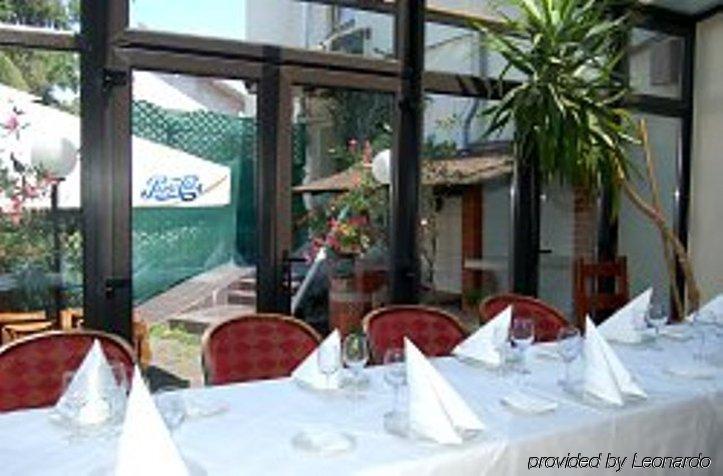 Elite Hotel Oradea Restoran fotoğraf