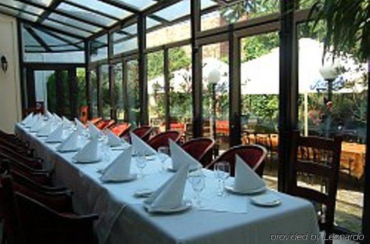 Elite Hotel Oradea Restoran fotoğraf