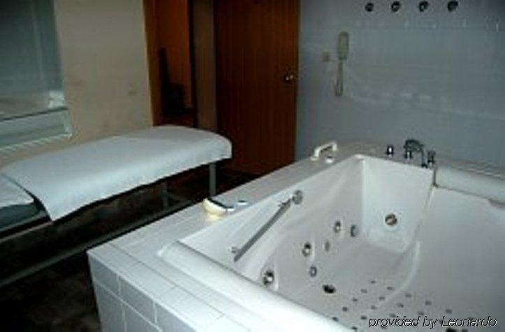 Elite Hotel Oradea Oda fotoğraf